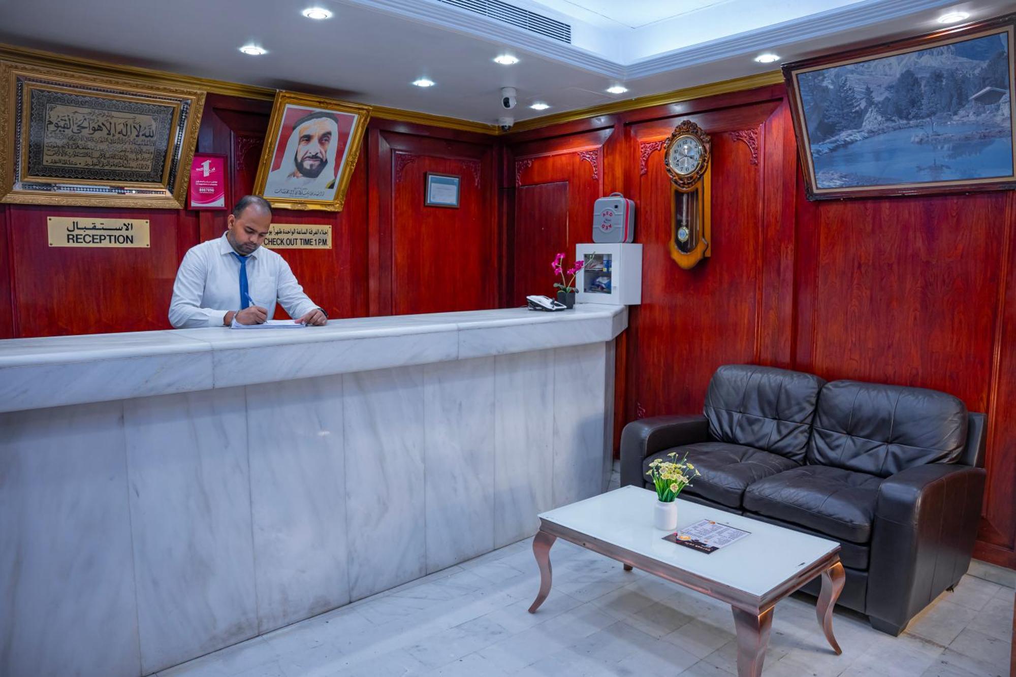 Al Karnak Hotel Dubai Bagian luar foto