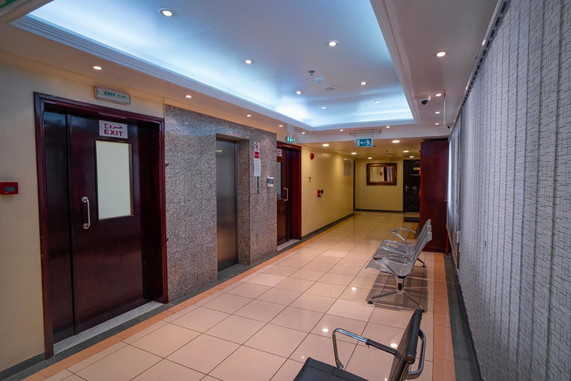 Al Karnak Hotel Dubai Bagian luar foto